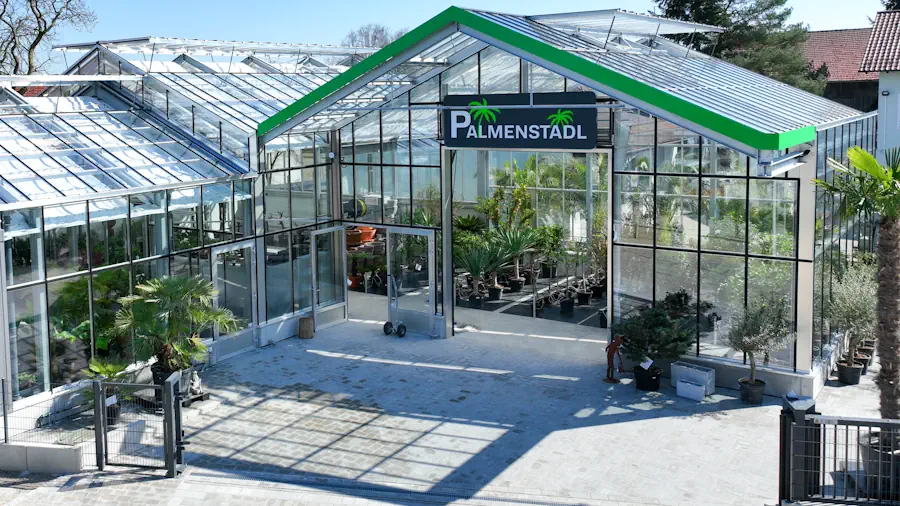 Verkaufsgewächshaus Palmenstadl mit mediterranen Pflanzen und Zitrusbäumen